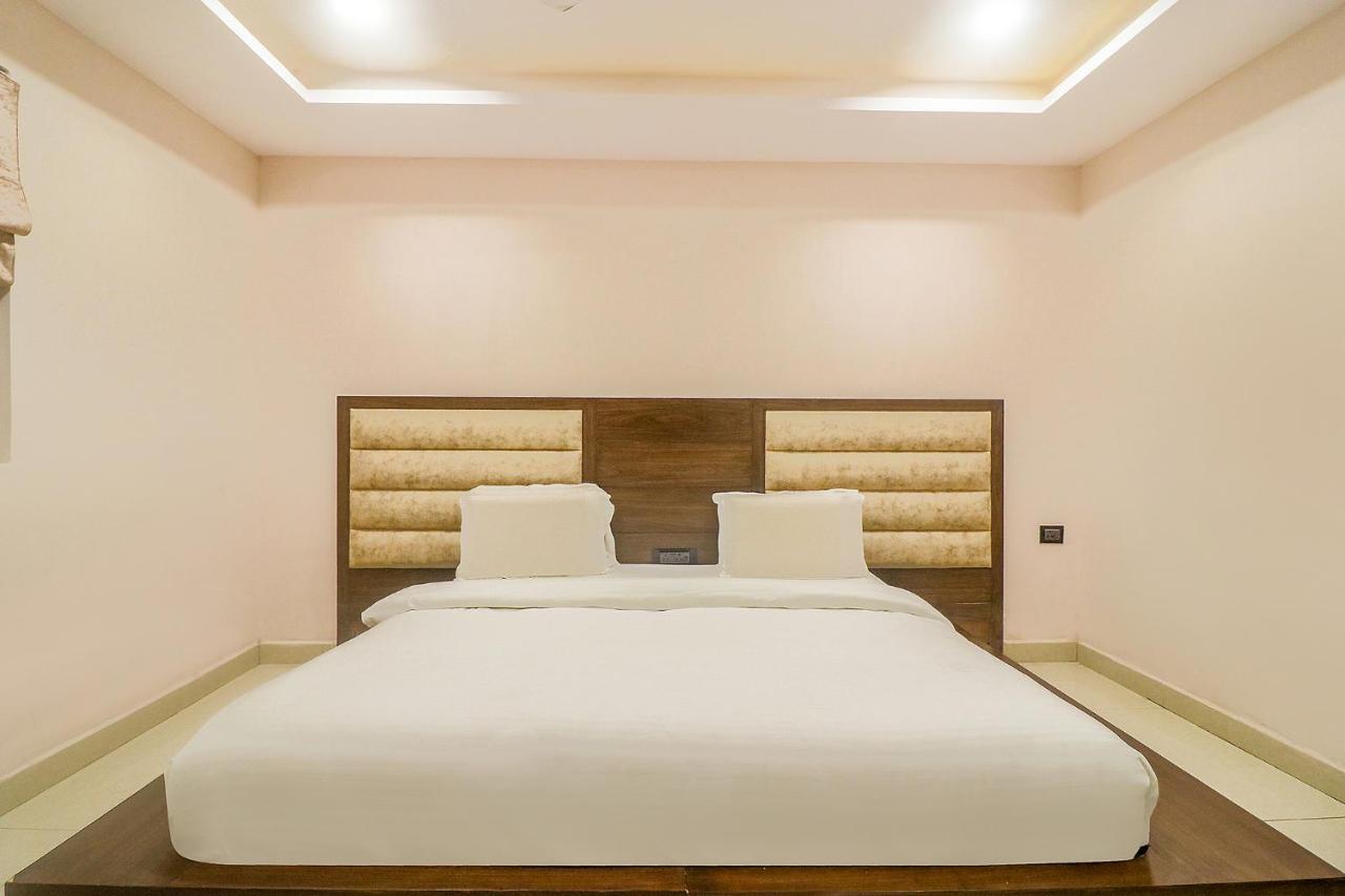 Fabhotel Mid Town Grand Panchkula Exteriör bild