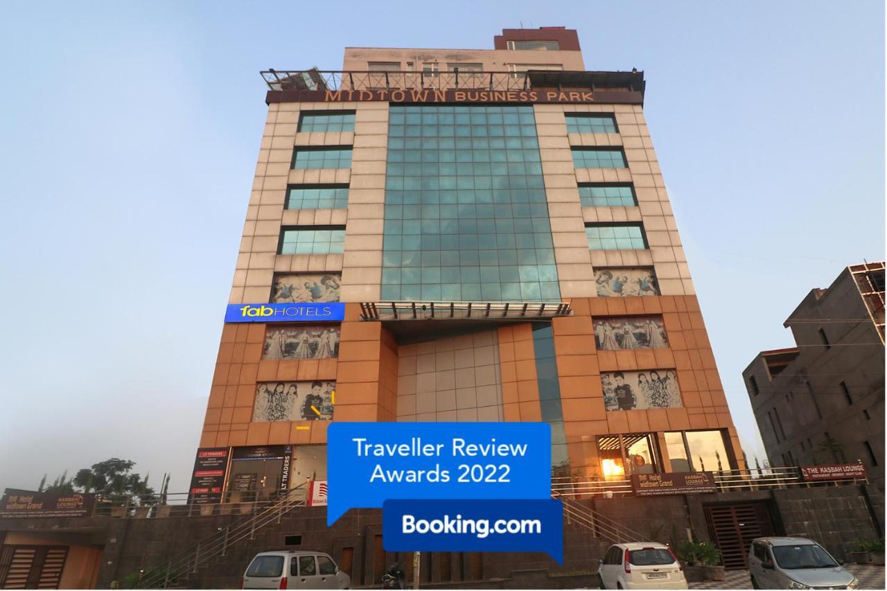 Fabhotel Mid Town Grand Panchkula Exteriör bild
